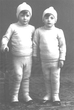 Jan en Gerrit Moes, image.jpg