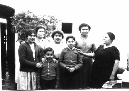 Consuelo e hijas con Antonio y Francisco, image.jpg