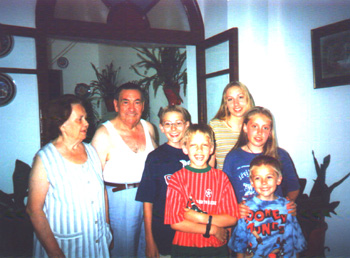 Antonio, Irene y sobrinos, image.jpg