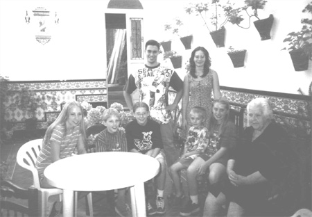 Pepa, Salvador, Maria Jose y los ni�os, image.jpg